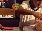 Este anuncio explica niños también deberían jugar muñecas
