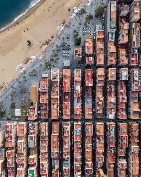 Este fotógrafo recorre Barcelona desde el cielo y captura unas imágenes impactantes