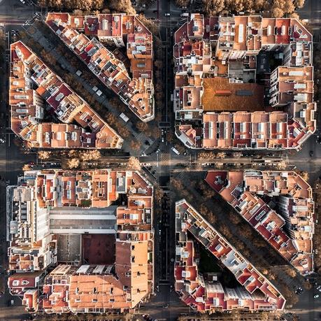 Este fotógrafo recorre Barcelona desde el cielo y captura unas imágenes impactantes