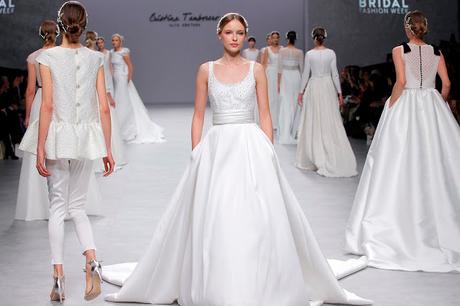 Cristina Tamborero celebra su quinto aniversario en Valmont Barcelona Bridal Fashion Week convertida en referente de las novias 