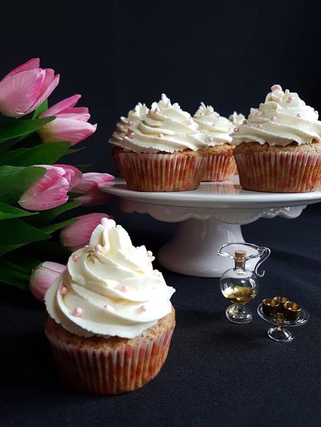 Recopilatorio Una Galleta, Un Cuento - Abril - El Rey Pico de Tordo Recopilatorio Una Galleta, Un Cuento - Abril - El Rey Pico de Tordo