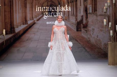 Inmaculada García se inspira en la arquitectura de las Catedrales para su colección de novias 2020 presentada en Valmont Barcelona Bridal Fashion Week