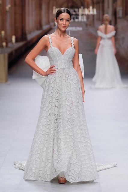 Inmaculada García se inspira en la arquitectura de las Catedrales para su colección de novias 2020 presentada en Valmont Barcelona Bridal Fashion Week