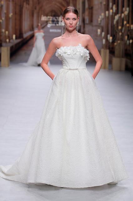 Inmaculada García se inspira en la arquitectura de las Catedrales para su colección de novias 2020 presentada en Valmont Barcelona Bridal Fashion Week