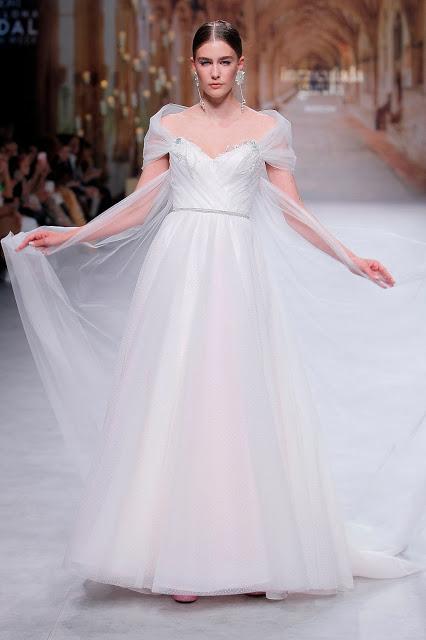 Inmaculada García se inspira en la arquitectura de las Catedrales para su colección de novias 2020 presentada en Valmont Barcelona Bridal Fashion Week