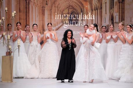 Inmaculada García se inspira en la arquitectura de las Catedrales para su colección de novias 2020 presentada en Valmont Barcelona Bridal Fashion Week