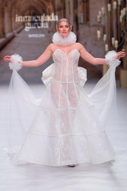 Inmaculada García se inspira en la arquitectura de las Catedrales para su colección de novias 2020 presentada en Valmont Barcelona Bridal Fashion Week