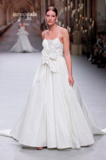 Inmaculada García se inspira en la arquitectura de las Catedrales para su colección de novias 2020 presentada en Valmont Barcelona Bridal Fashion Week