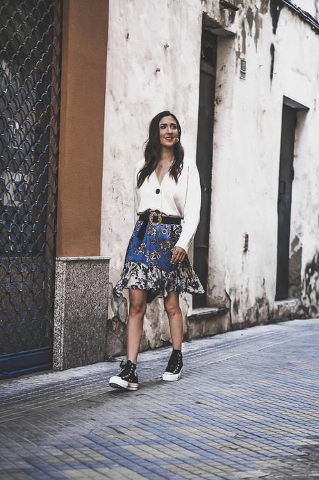 SPORTY CHIC: FALDA DE FLORES+CONVERSE ALL STAR