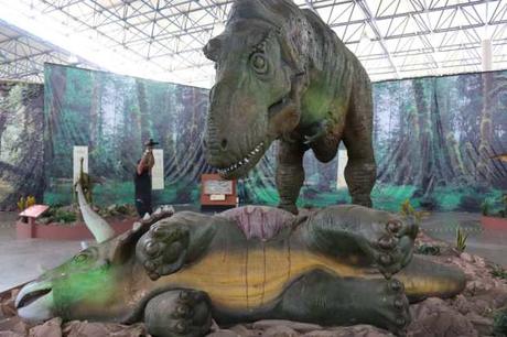 Inauguran Tierra de Dinosaurios en las instalaciones de la FENAPO