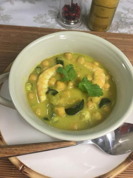 Curry De Garbanzos Con Calabacín Y Langostinos Curry De Garbanzos Con Calabacín Y Langostinos