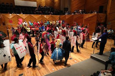 PRESENTA CORO POLIFÓNICO DEL EDOMÉX HISTORIA DE ALICIA EN EL PAÍS DE LAS MARAVILLAS