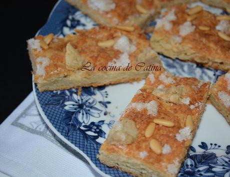 Torta de chicharrones (coca de llardons)