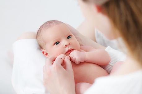 Cómo abrazar a un bebé Cómo abrazar a un bebé