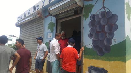 Nuevo presidente FAPROUASD, colegas y estudiantes visitan La Neybana.