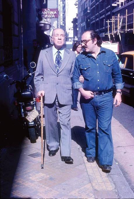 Hablarle a Borges (17) La imagen puede contener: 3 personas, personas de pie