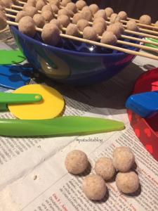 Collar de Bolitas, una manualidad para regalar el Día de la Madre