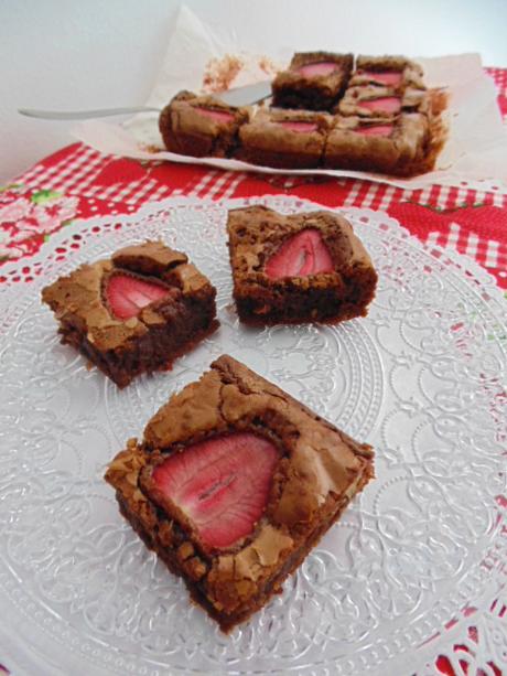 Brownie de aove y fresas