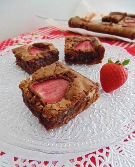 Brownie de aove y fresas