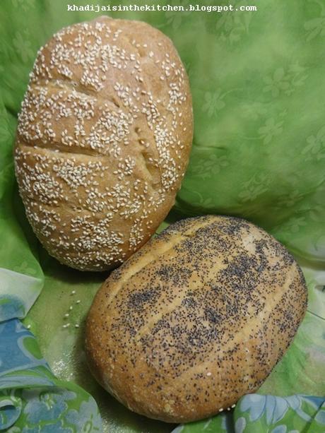 PAIN AUX GRAINES DE SÉSAME ET DE PAVOT / SESAME AND POPPY SEEDS BREAD / PAN CON SEMILLAS DE SÉSAMO Y DE AMAPOLA / خبز ببذور السمسم و الخشخاش