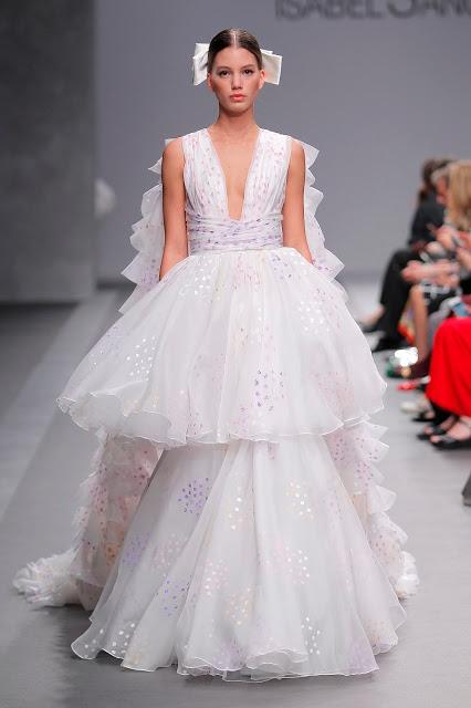 Isabel Sanchís se inspira en la cultura asiática para sus colecciones de fiesta y novia 2020 presentadas en Valmont Barcelona Bridal Fashion Week