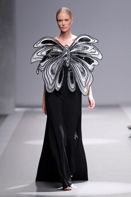 Isabel Sanchís se inspira en la cultura asiática para sus colecciones de fiesta y novia 2020 presentadas en Valmont Barcelona Bridal Fashion Week