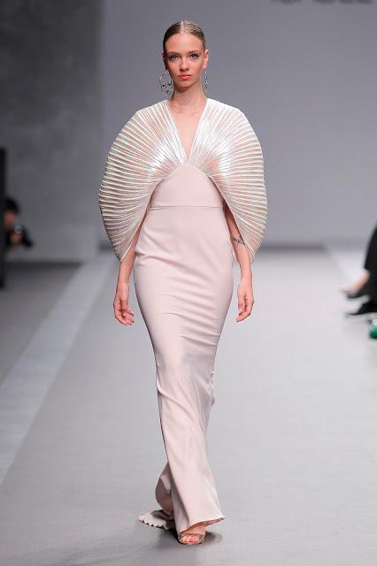 Isabel Sanchís se inspira en la cultura asiática para sus colecciones de fiesta y novia 2020 presentadas en Valmont Barcelona Bridal Fashion Week