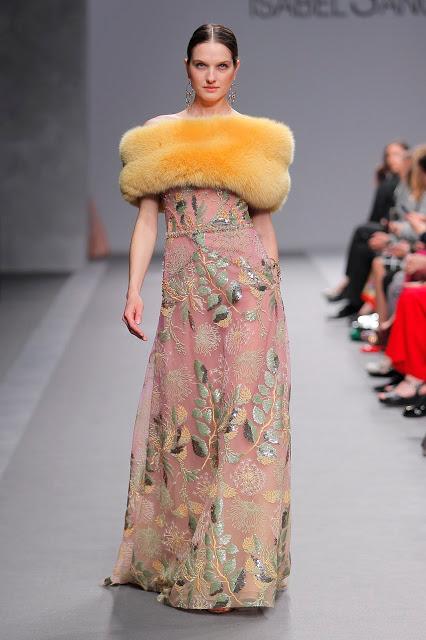 Isabel Sanchís se inspira en la cultura asiática para sus colecciones de fiesta y novia 2020 presentadas en Valmont Barcelona Bridal Fashion Week