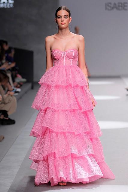 Isabel Sanchís se inspira en la cultura asiática para sus colecciones de fiesta y novia 2020 presentadas en Valmont Barcelona Bridal Fashion Week