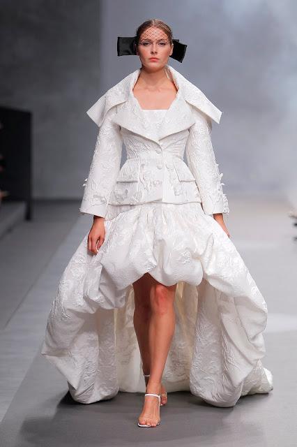 Isabel Sanchís se inspira en la cultura asiática para sus colecciones de fiesta y novia 2020 presentadas en Valmont Barcelona Bridal Fashion Week