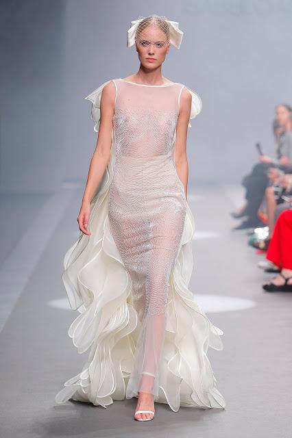 Isabel Sanchís se inspira en la cultura asiática para sus colecciones de fiesta y novia 2020 presentadas en Valmont Barcelona Bridal Fashion Week