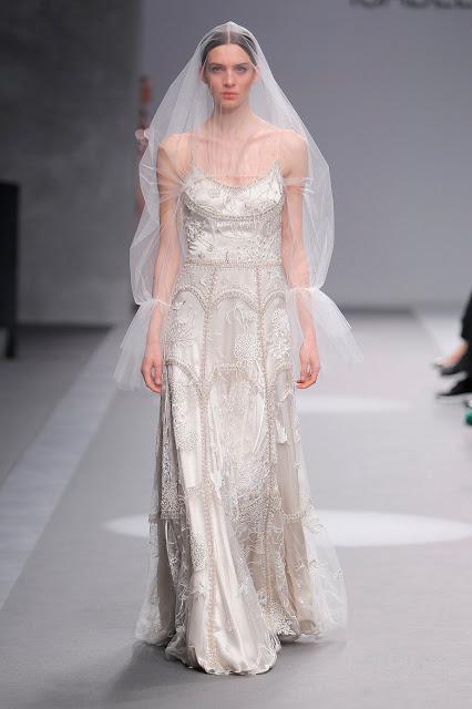 Isabel Sanchís se inspira en la cultura asiática para sus colecciones de fiesta y novia 2020 presentadas en Valmont Barcelona Bridal Fashion Week