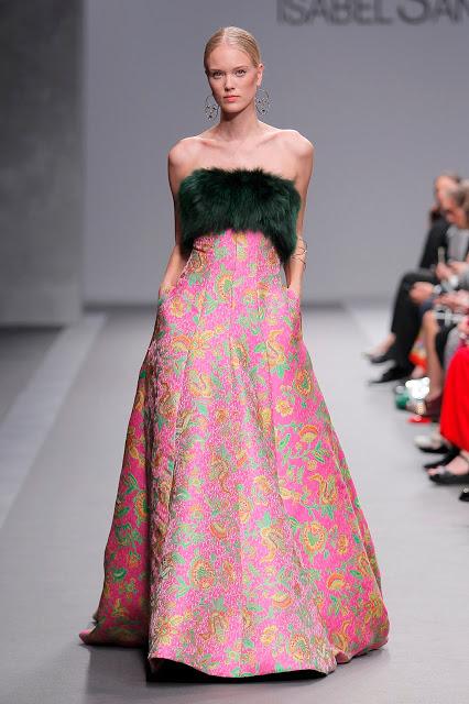 Isabel Sanchís se inspira en la cultura asiática para sus colecciones de fiesta y novia 2020 presentadas en Valmont Barcelona Bridal Fashion Week