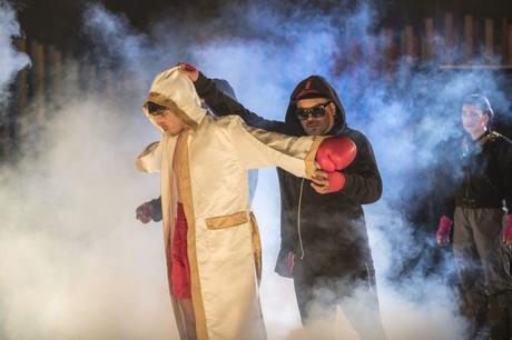 Ignacio Achurra y la obra Yo Soy Hija de la Furia llegan al GAM desde el 25 de Abril: Boxeo y hip-hop se mezclan en teatro musical callejero