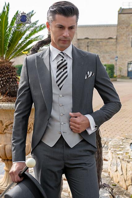 Traje de novio chaqué gris