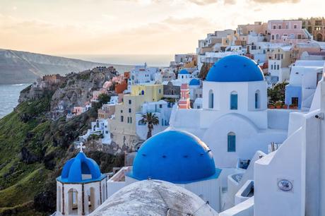 ▷ Dos lugares increíbles para ver la puesta de sol en Oia, Santorini Blue-Domes-of-Santorini.jpg.optimal ▷ Dos lugares increíbles para ver la puesta de sol en Oia, Santorini