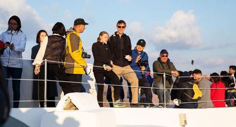 ▷ Dos lugares increíbles para ver la puesta de sol en Oia, Santorini At-the-photo-spot.jpg.optimal ▷ Dos lugares increíbles para ver la puesta de sol en Oia, Santorini