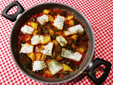 Bacalao con patatas en salsa guajillo Bacalao con patatas en salsa guajillo