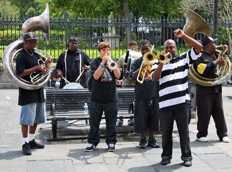 ▷ 10 lugares que todo niño debe visitar New-Orelans-Street-performance ▷ 10 lugares que todo niño debe visitar