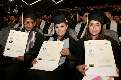 RECIBEN TÍTULOS PROFESIONALES ESTUDIANTES DE LA UNIVERSIDAD MEXIQUENSE DEL BICENTENARIO