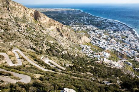 Road-to-Ancient-Thira.jpg.optimal ▷ 20 cosas increíbles que hacer en Santorini, Grecia