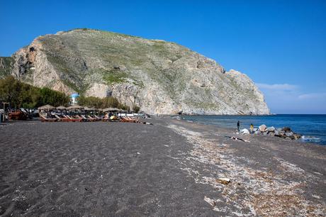 Perissa-Beach.jpg.optimal ▷ 20 cosas increíbles que hacer en Santorini, Grecia