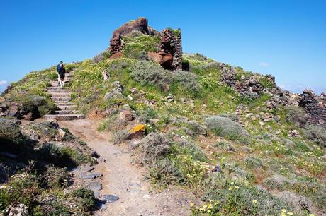 ▷ 20 cosas increíbles que hacer en Santorini, Grecia Skaros-Rock-Santorini.jpg.optimal ▷ 20 cosas increíbles que hacer en Santorini, Grecia