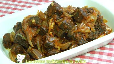 Cómo hacer sangre encebollada con tomate