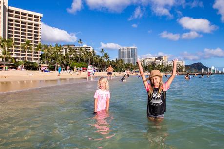Family-Travel-Waikiki-Beach-Hawaii-1 ▷ Comenta sobre nuestros 20 mejores consejos de viaje después de 20 años de viaje por Smiths