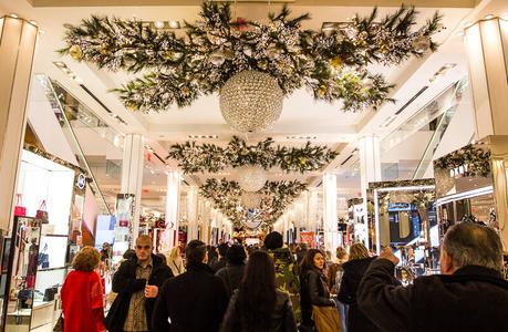 Christmas-Shopping-at-Macys-New-York ▷ Comente 13 cosas mágicas que hacer en Nueva York en Navidad con niños por #TravelTips: Los mejores destinos del mundo para viajar por X-mas - Samarpita Mukherjee Sharma