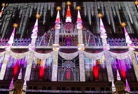 Saks-5th-Avenue-light-display-New-York-at-Christmas ▷ Comente 13 cosas mágicas que hacer en Nueva York en Navidad con niños por #TravelTips: Los mejores destinos del mundo para viajar por X-mas - Samarpita Mukherjee Sharma