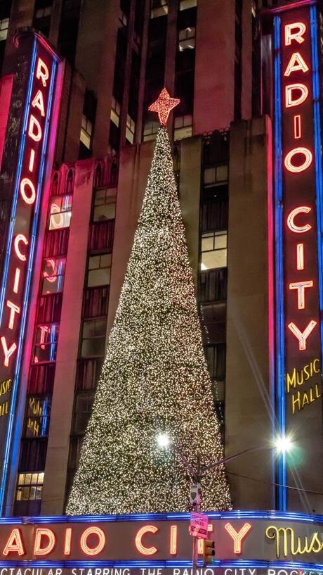 Rockettes-Christmas-Spectacular-Radio-City ▷ Comente 13 cosas mágicas que hacer en Nueva York en Navidad con niños por #TravelTips: Los mejores destinos del mundo para viajar por X-mas - Samarpita Mukherjee Sharma