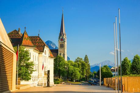 Street-in-Vaduz-Liechtenstein.jpg.optimal ▷ El costo del viaje en Liechtenstein: un desglose detallado del presupuesto