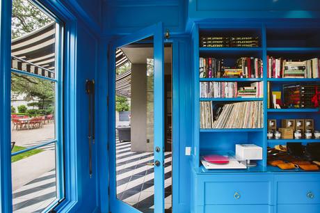 Hotel-Saint-Cecelia-Hotel-Front-Office-2-Photographer-Nick-Simonite ▷ Amantes de la música: 8 hoteles que rockean